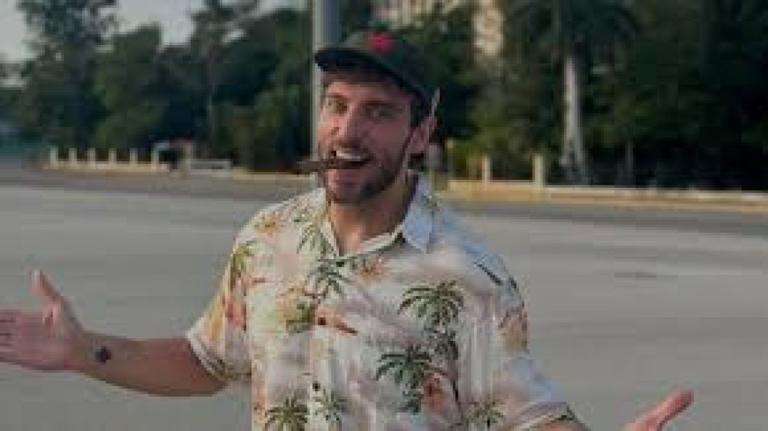⁣(Léo Lins) Fala sobre Humor Pesado